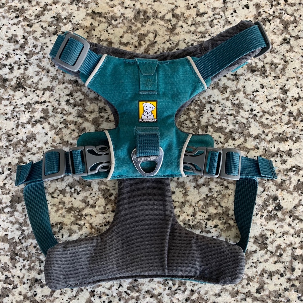 XS teal Ruffwear front range harness